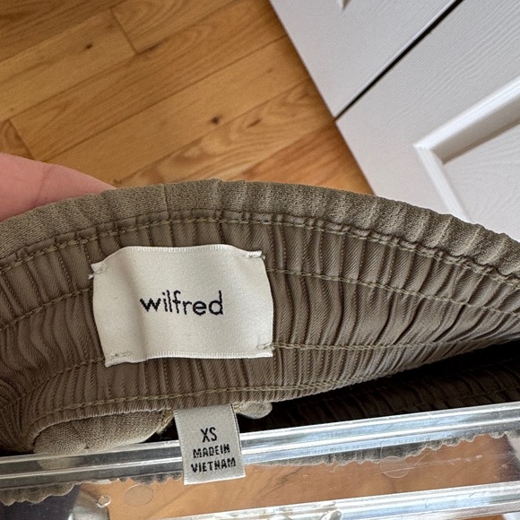 Aritzia Thesis Pants in Sundried Olive - Crepette - Picture 5 of 5